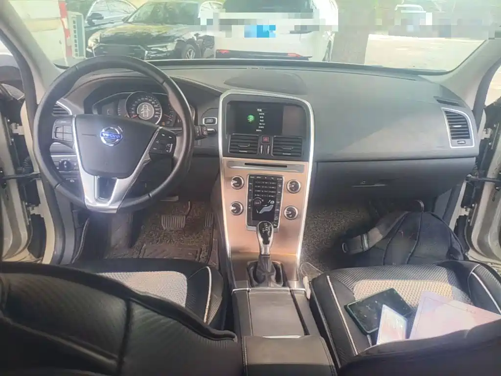 Volvo XC60 2016 — фото 16