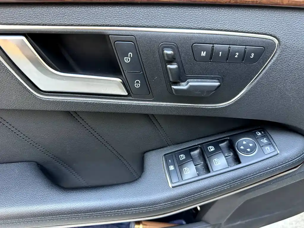 Mercedes-Benz E-Class 2012 — фото 12