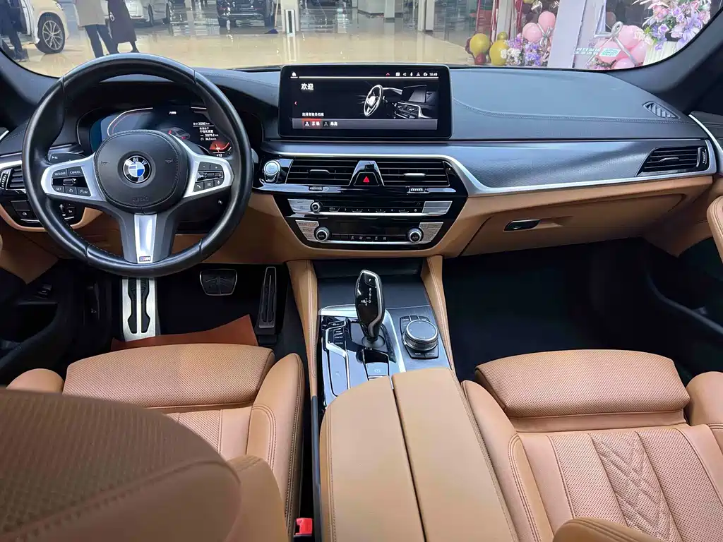 BMW 5 Series 2022 — фото 11