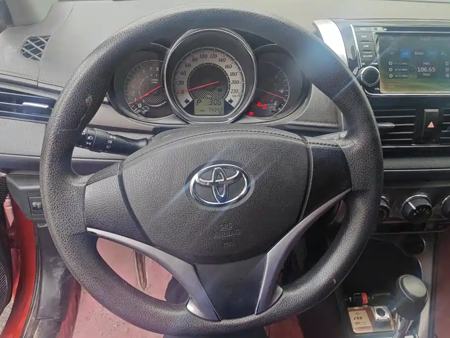 Toyota Yaris L 2015 — фото 15