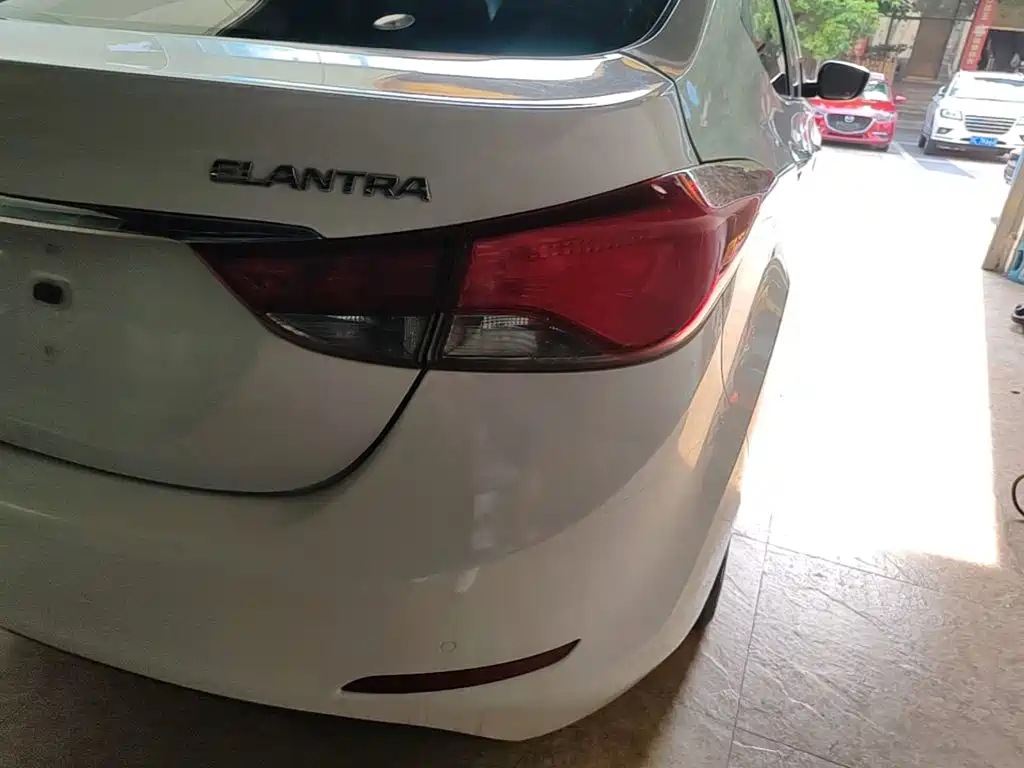 Hyundai Elantra 2017 — фото 8