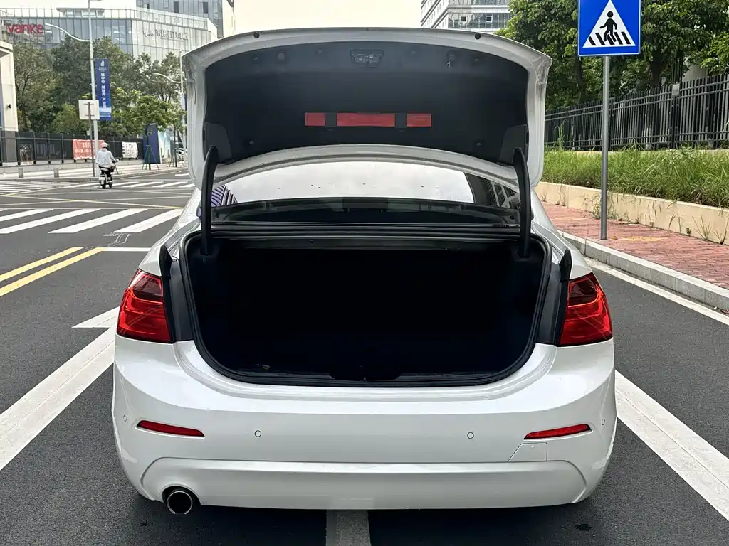BMW 1 Series 2018 — фото 13