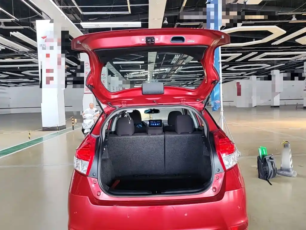 Toyota Yaris L 2016 — фото 19