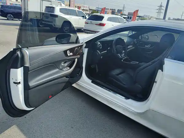 Mercedes-Benz E-Class 2022