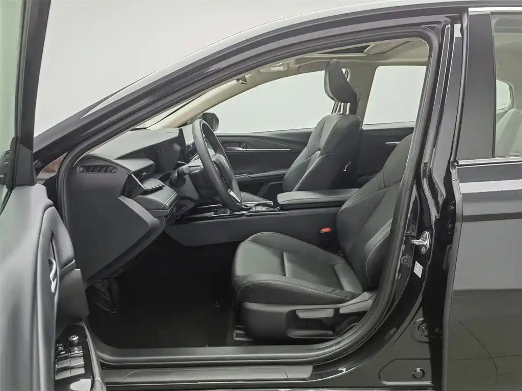 Toyota Camry 2025 — фото 10