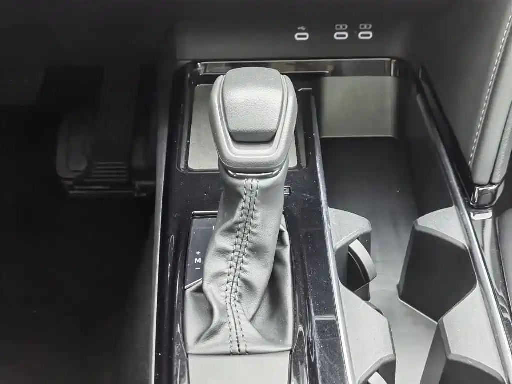 Toyota Camry 2025 — фото 13