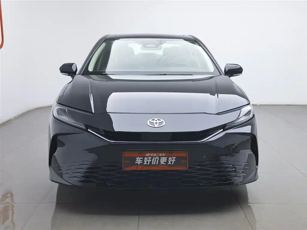 Toyota Camry 2025 — фото 3
