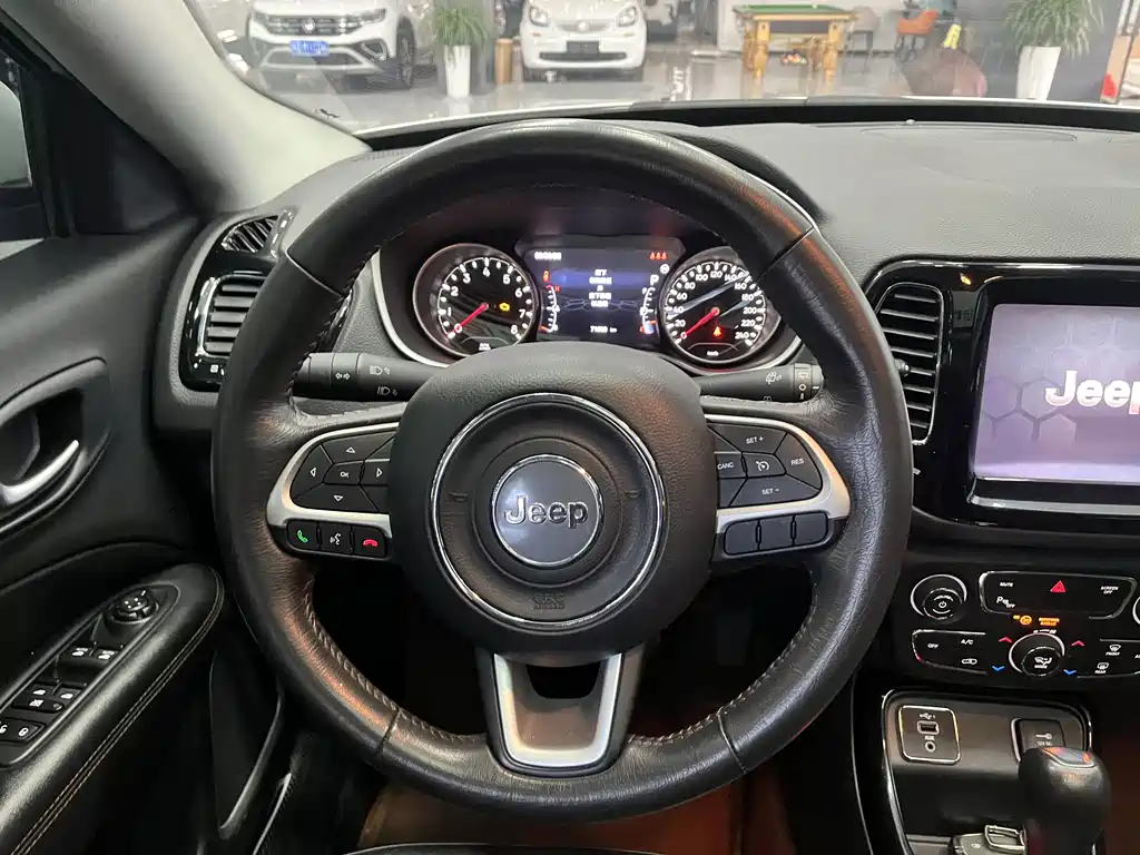 Jeep Compass 2020 — фото 12