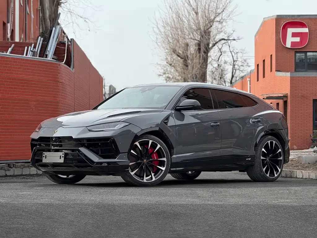 Lamborghini Urus 2023 — фото 1