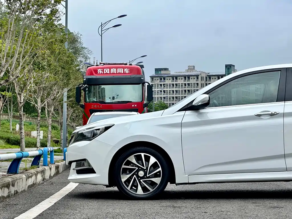 Changan Yuexiang V7 2015 — фото 11