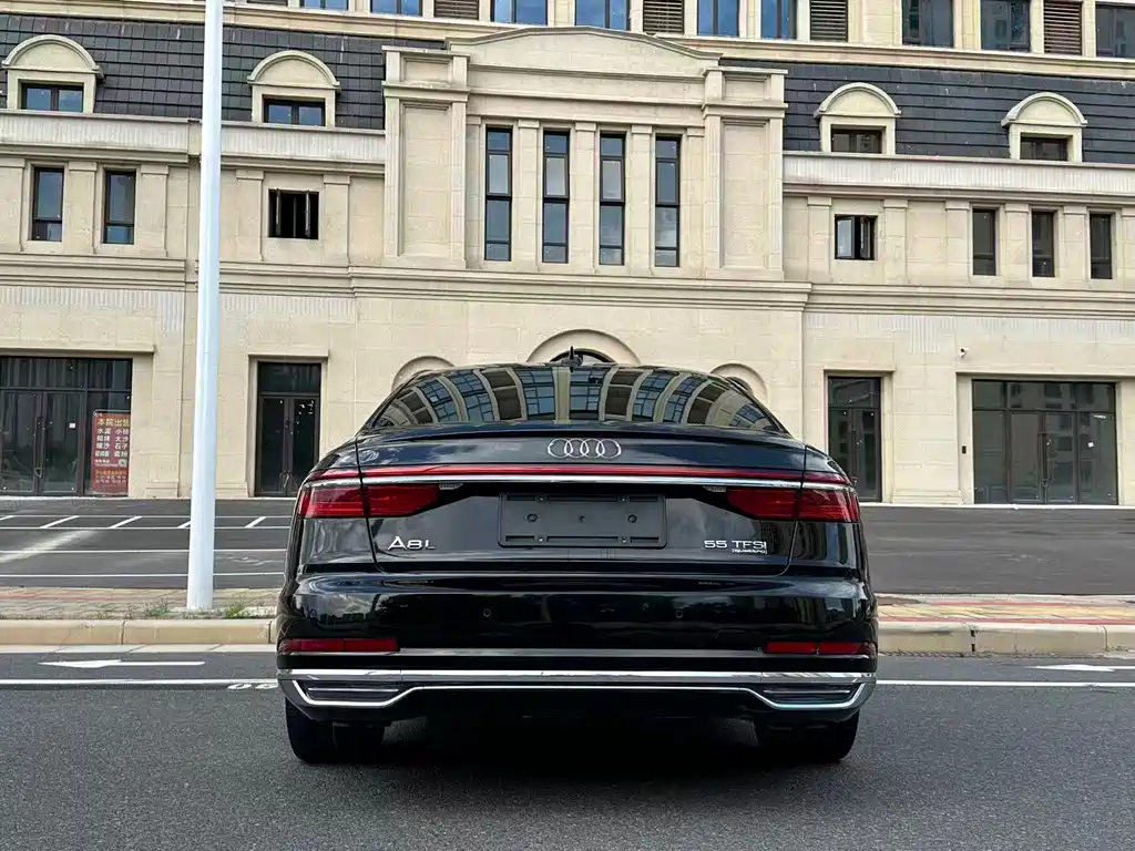 Audi A8 2022 — фото 10