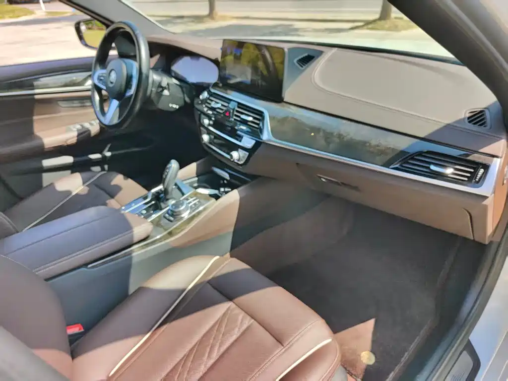 BMW 5 Series 2022 — фото 18