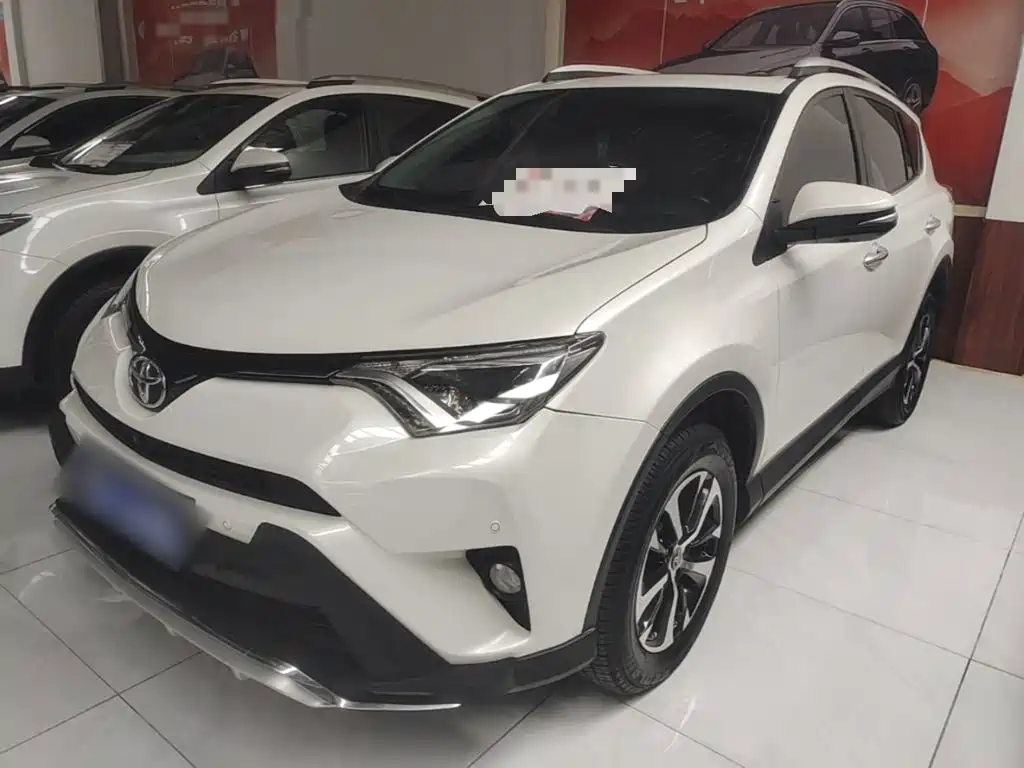 Toyota RAV4 2018 — фото 1