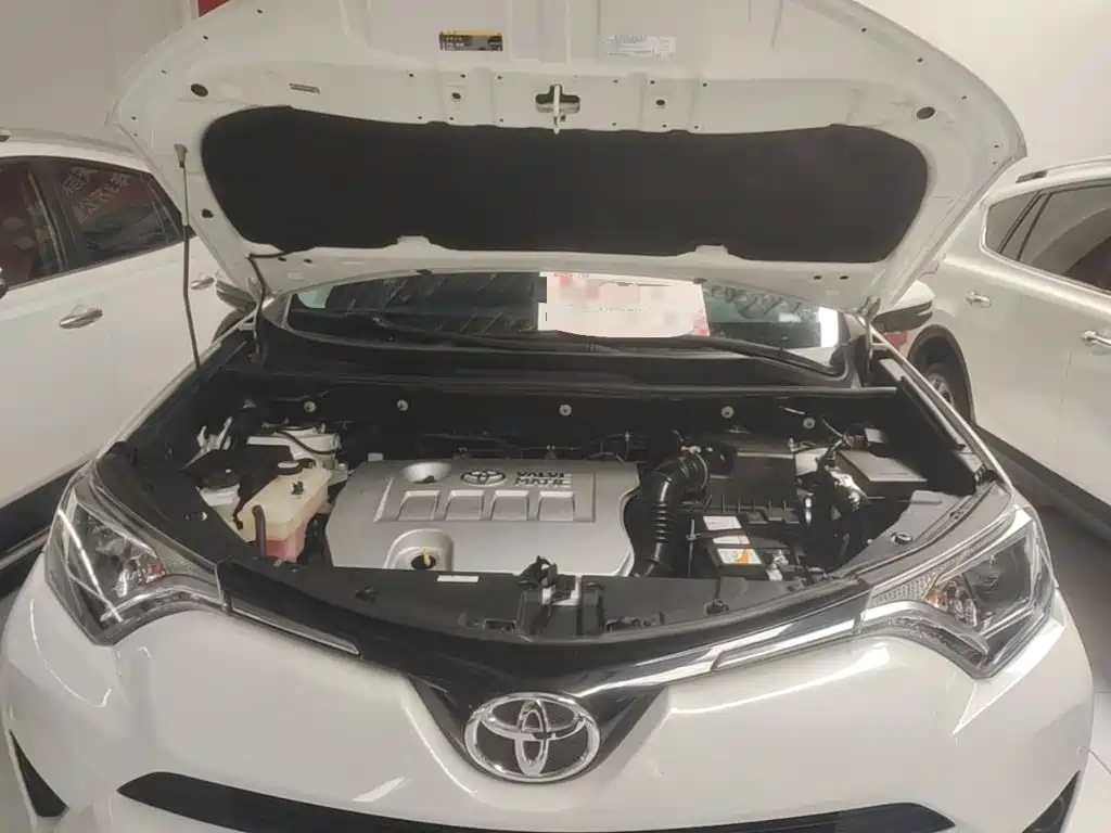 Toyota RAV4 2018 — фото 20