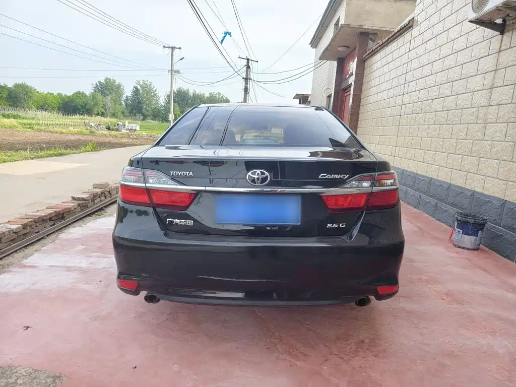 Toyota Camry 2016 — фото 11