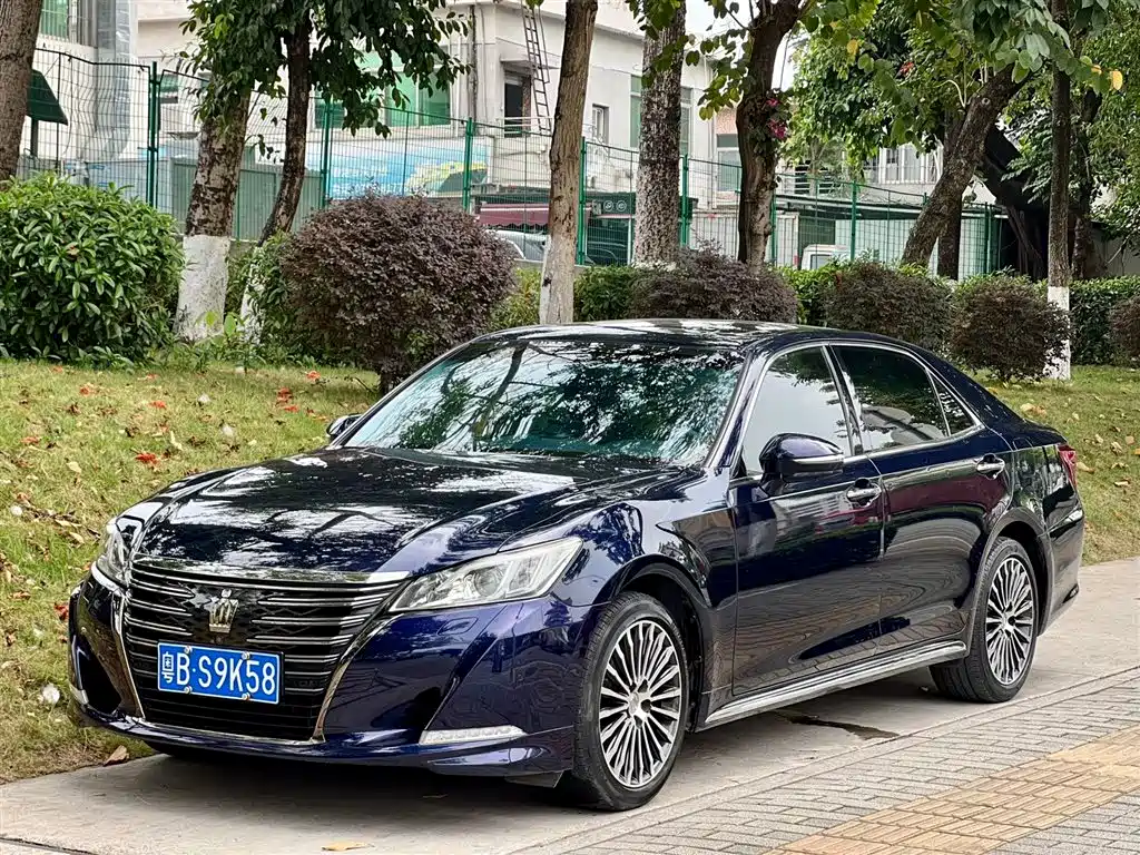 Toyota Crown 2018