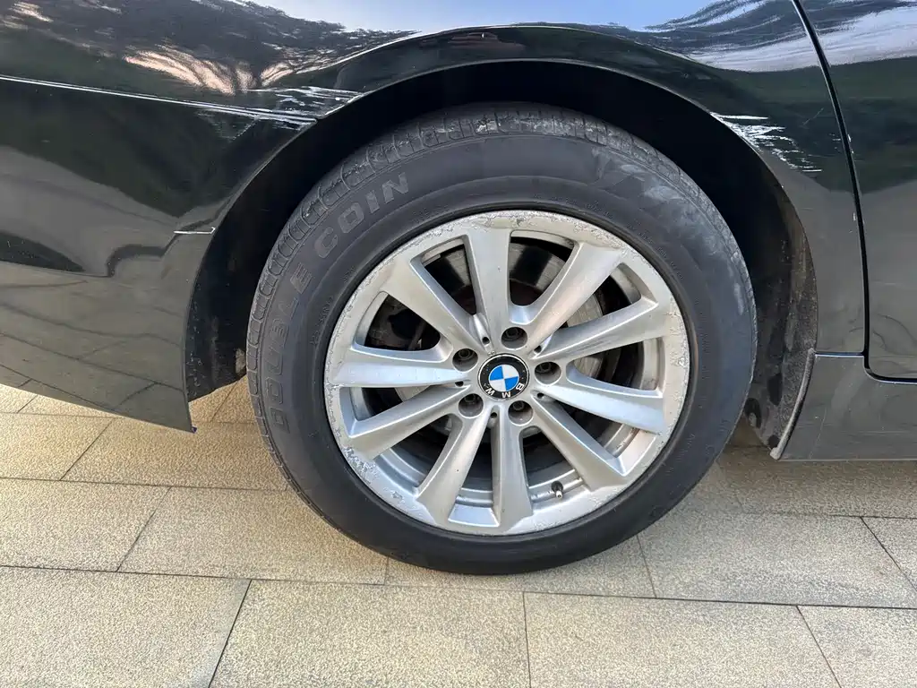 BMW 5 Series 2012 — фото 15