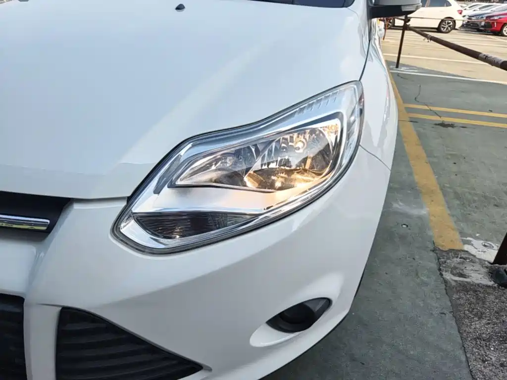 Ford Focus 2015 — фото 24