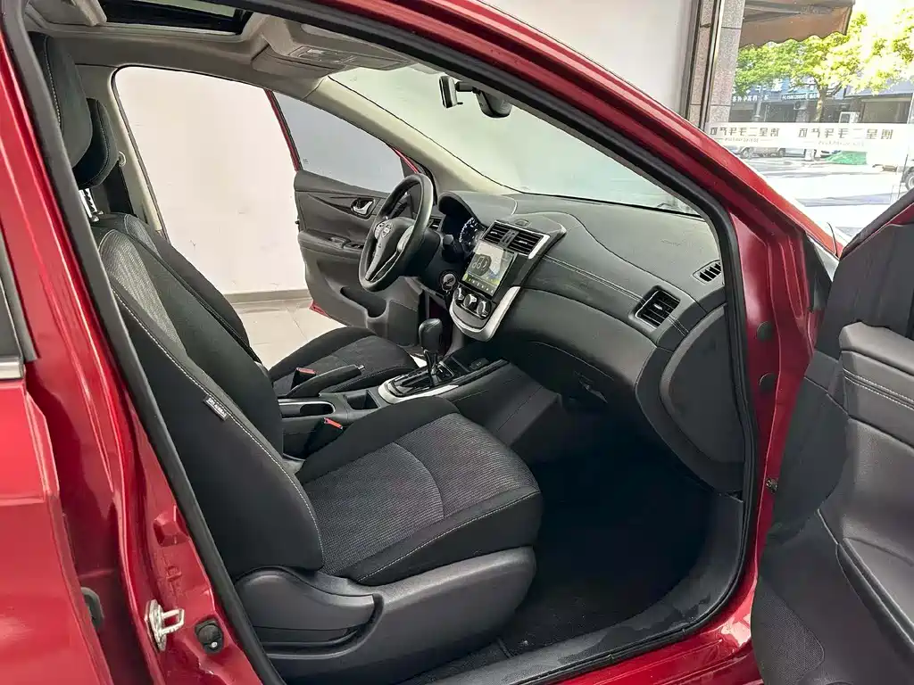 Nissan Tiida 2018 — фото 4