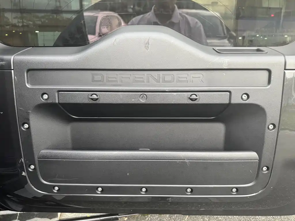 Land Rover Defender 2023 — фото 13