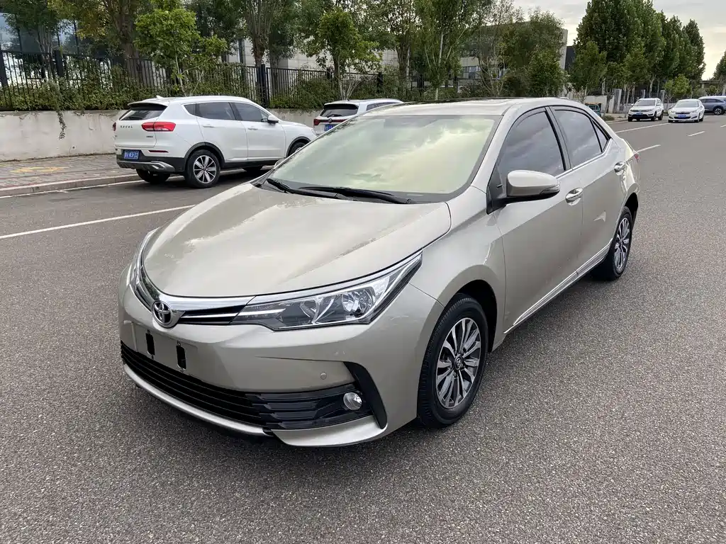 Toyota Corolla 2018 — фото 1