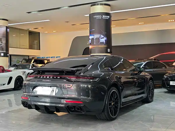 Porsche Panamera 2023