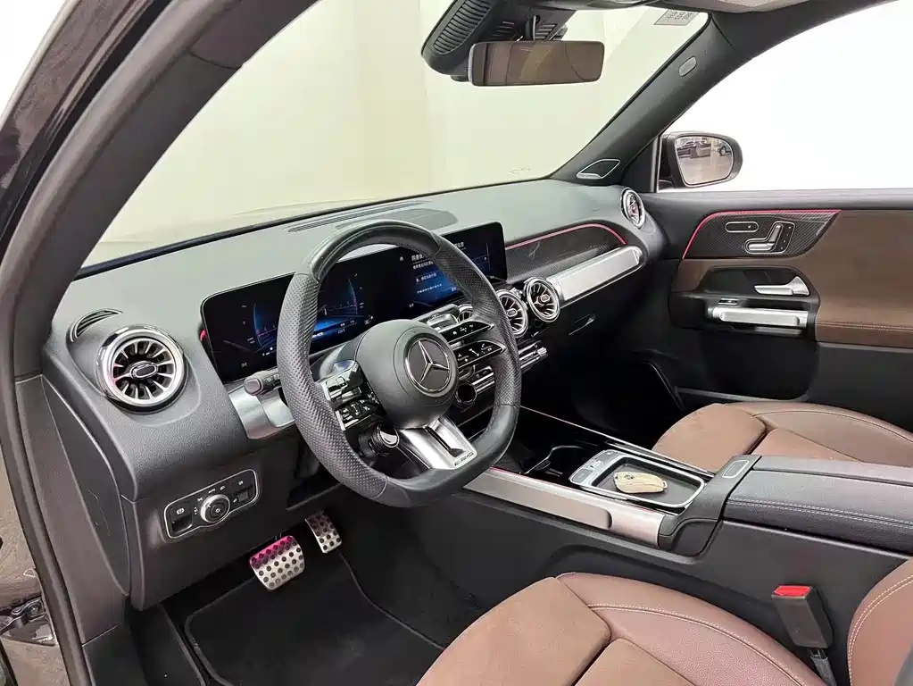 Mercedes-Benz GLB AMG 2024 — фото 14
