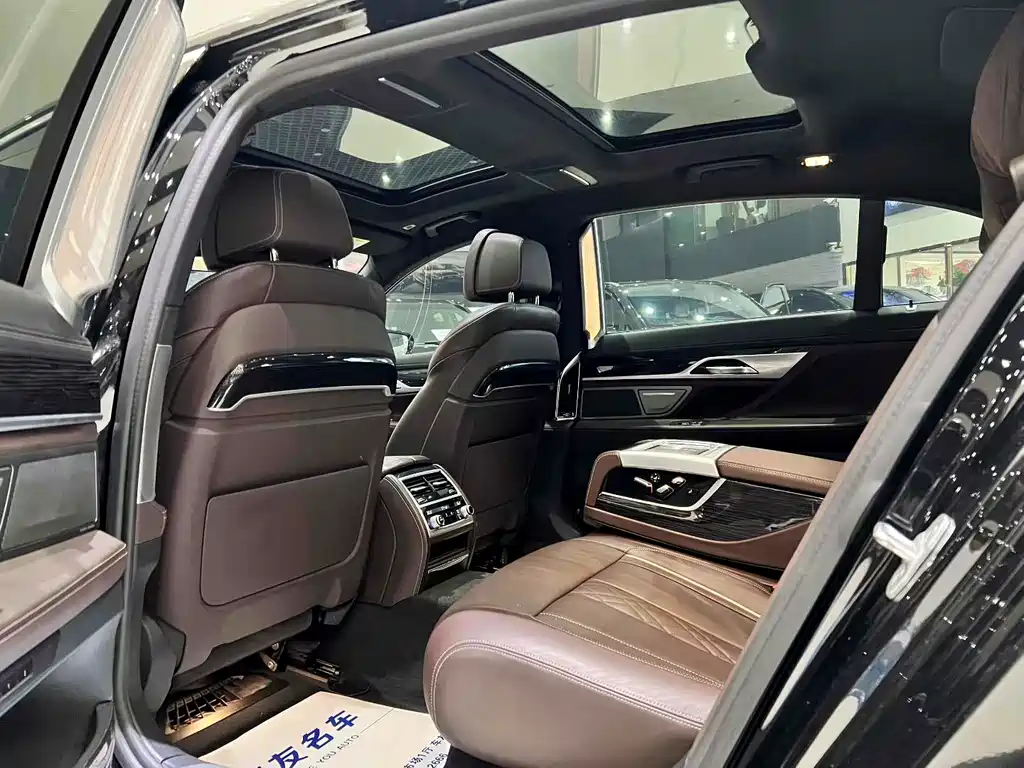 BMW 7 Series 2019 — фото 9