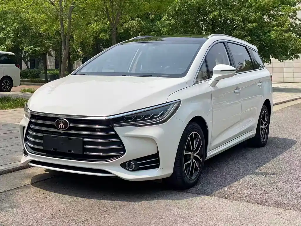 BYD MAX 2018