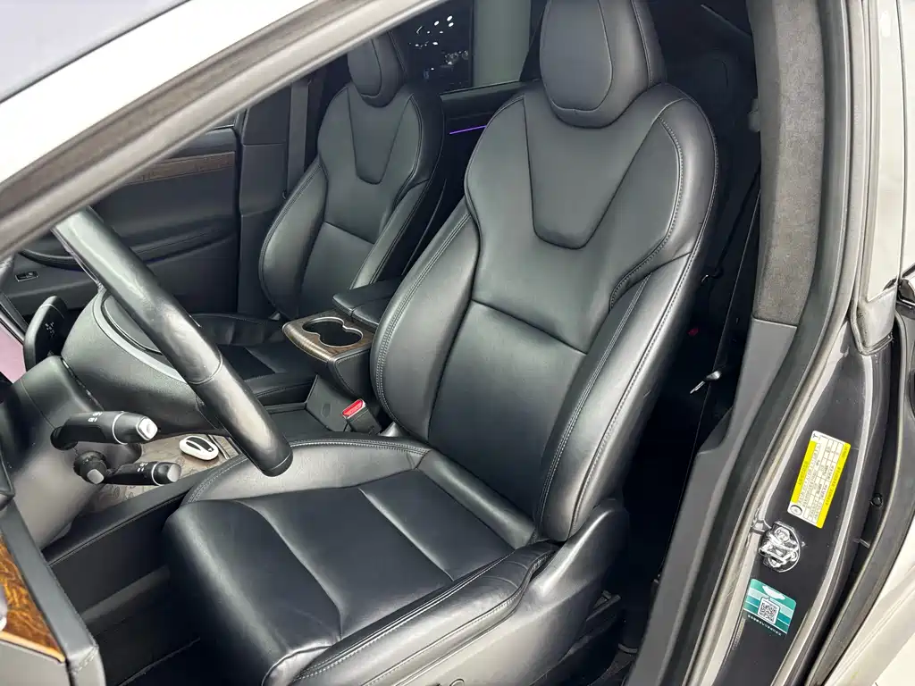Tesla Model X 2020 — фото 18