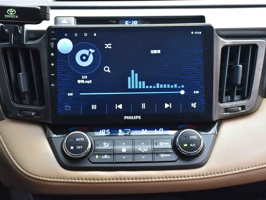 Toyota RAV4 2019 — фото 13