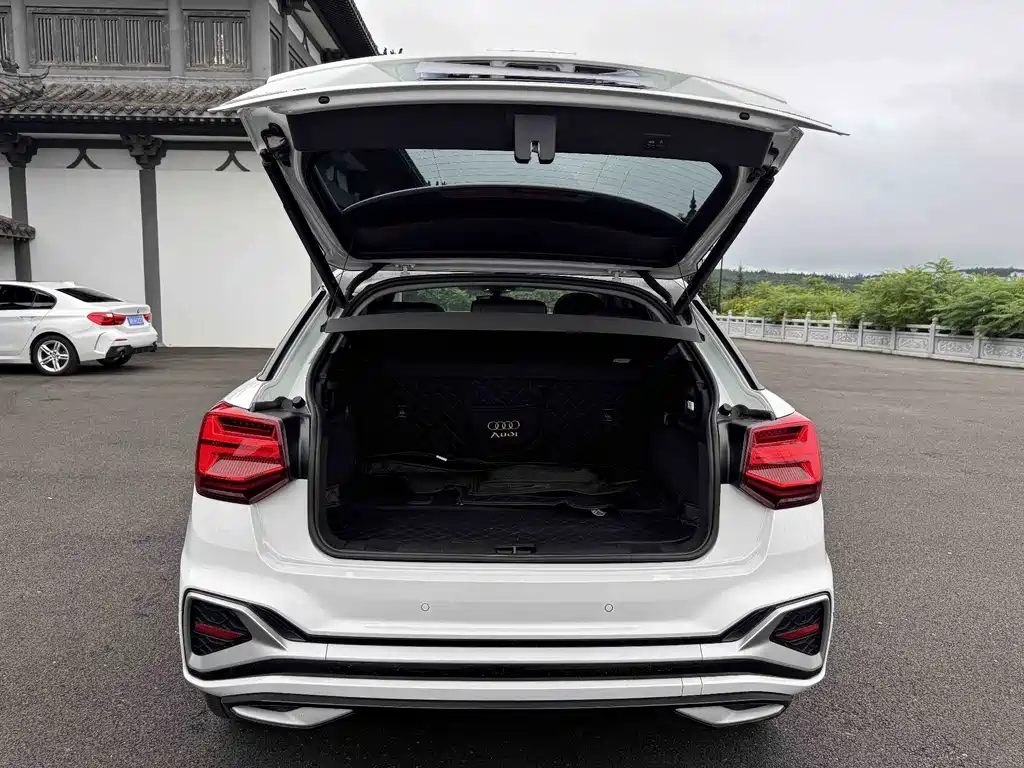 Audi Q2L 2022 — фото 19