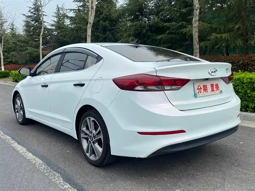 Hyundai Elantra 2017 — фото 14
