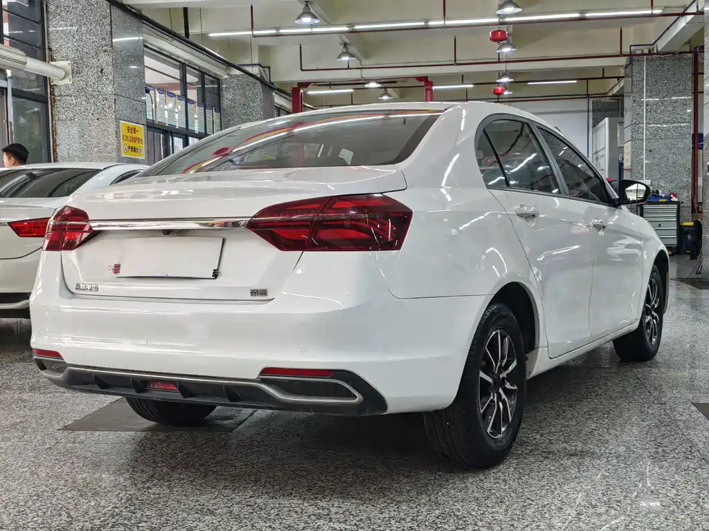 Geely Emgrand 2019 — фото 10