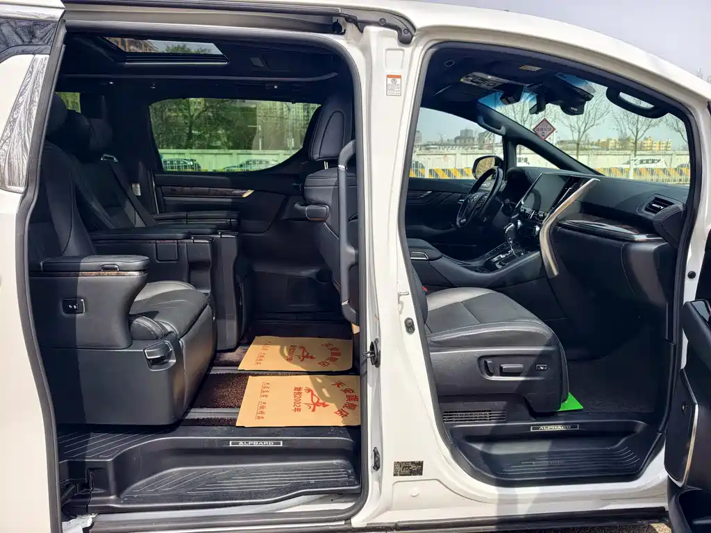 Toyota Alphard 2021 — фото 26