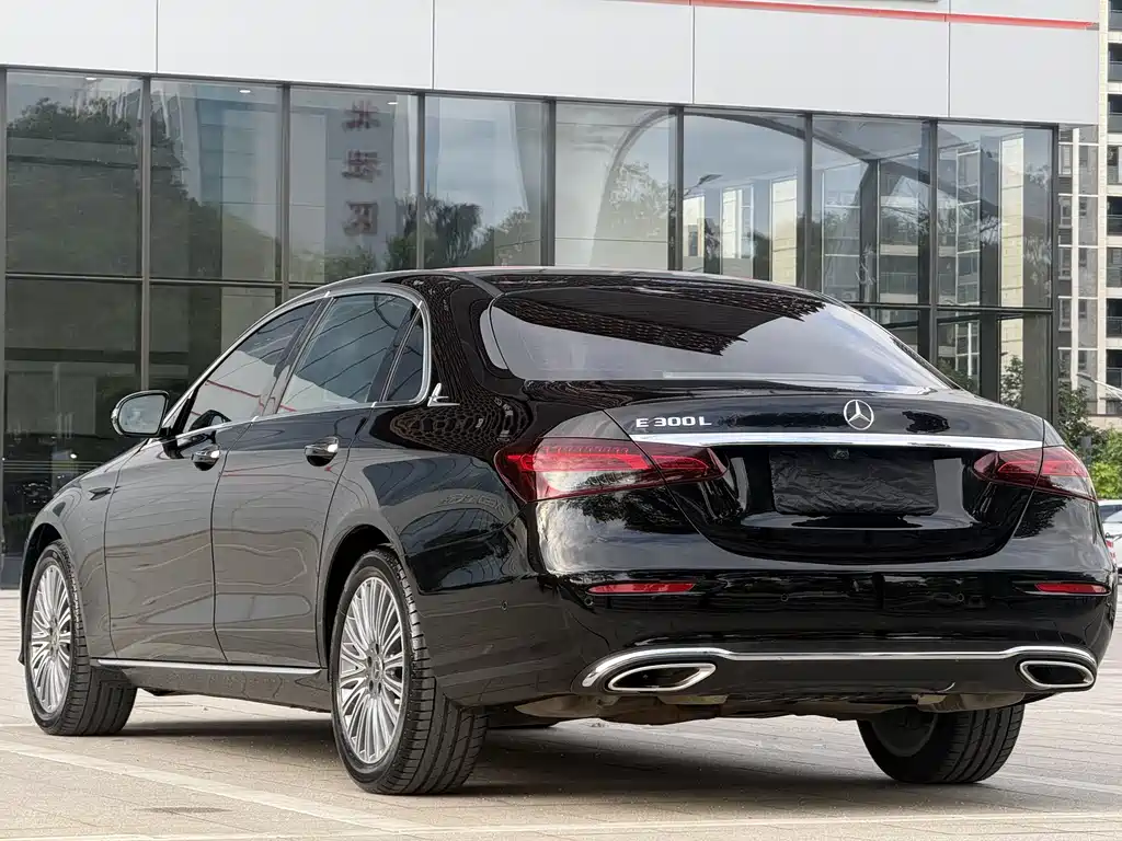 Mercedes-Benz E-Class 2020 — фото 19