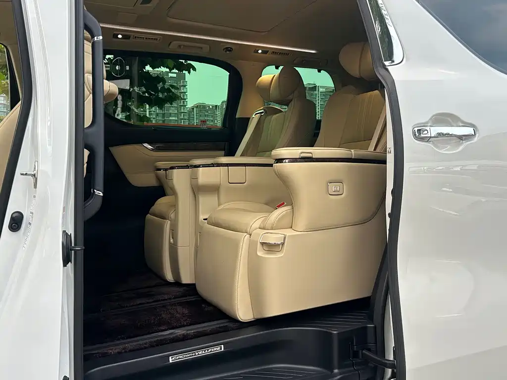 Toyota Vellfire 2023 — фото 10