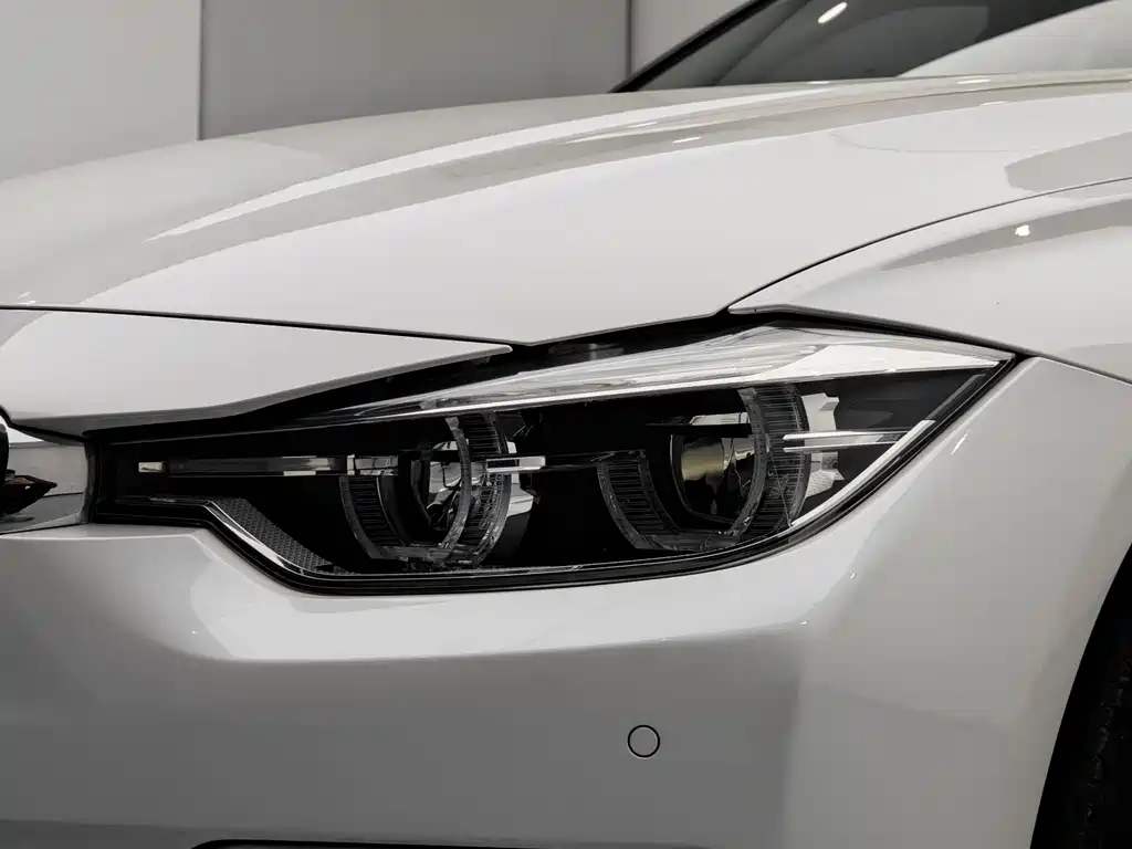 BMW 3 Series 2017 — фото 14