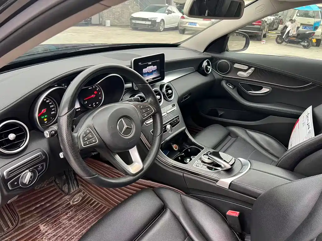 Mercedes-Benz C-Class 2018 — фото 13