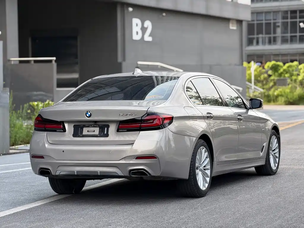 BMW 5 Series 2018 — фото 9