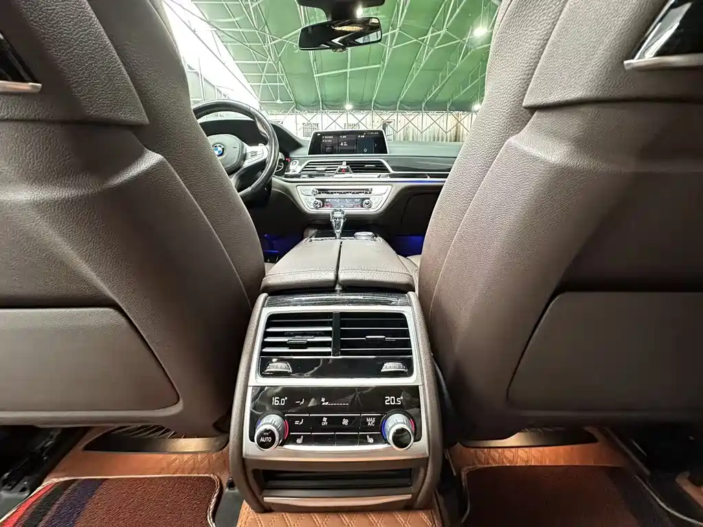 BMW 7 Series 2019 — фото 12