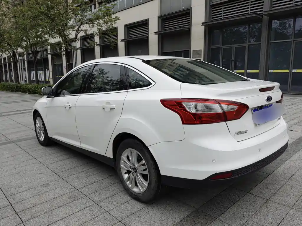 Ford Focus 2015 — фото 6