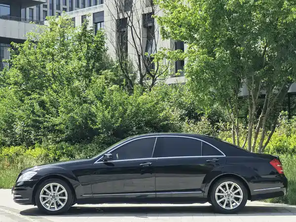 Mercedes-Benz S-Class 2010