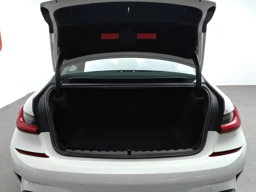 BMW 3 Series 2021 — фото 16