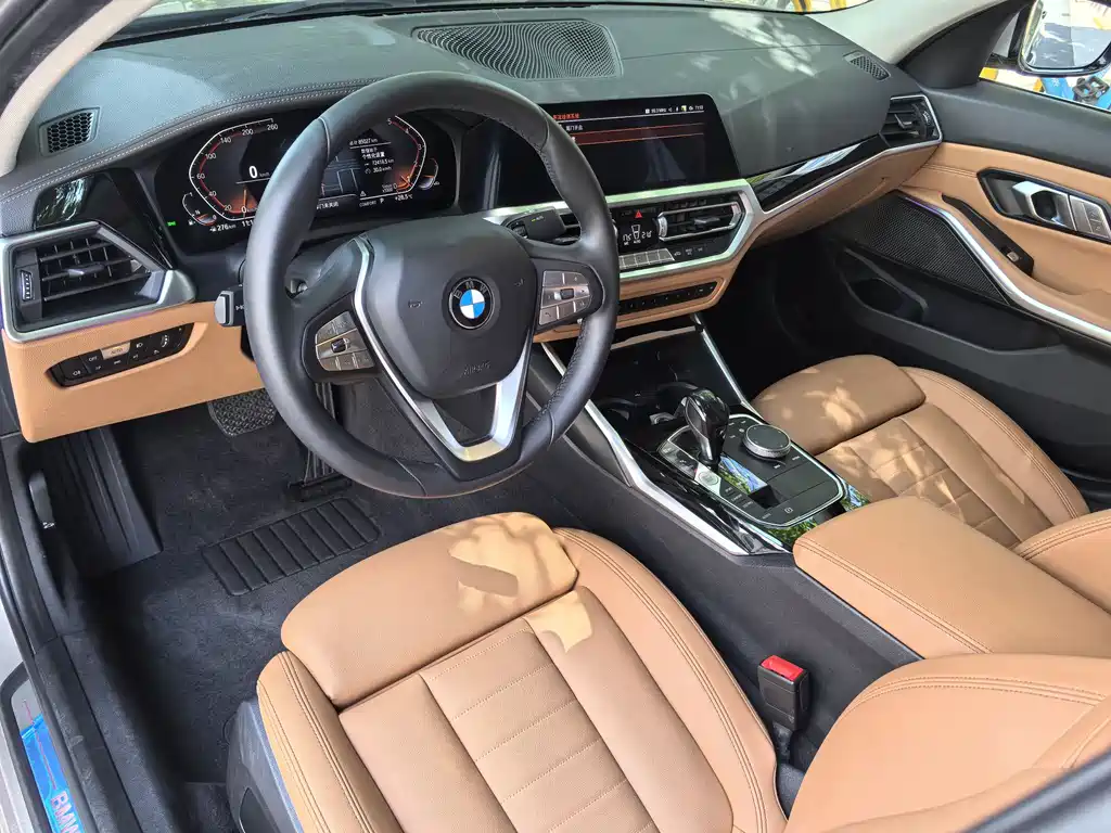 BMW 3 Series 2019 — фото 18