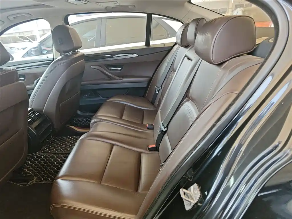 BMW 5 Series 2015 — фото 13