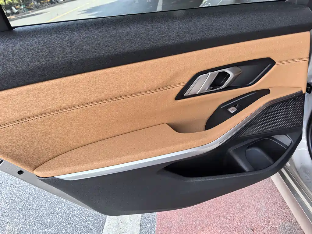 BMW 3 Series 2019 — фото 16