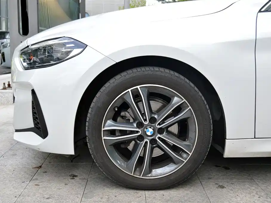 BMW 1 Series 2021 — фото 12
