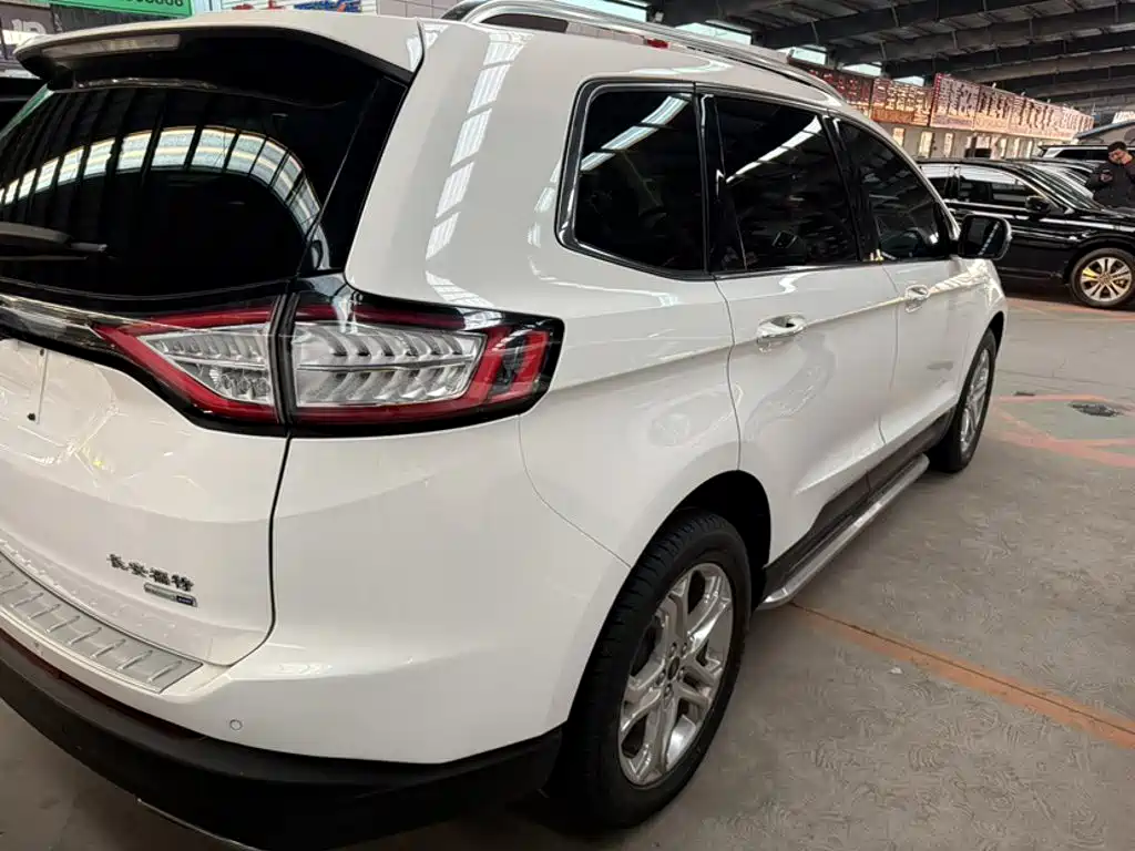 Ford Edge 2017 — фото 14