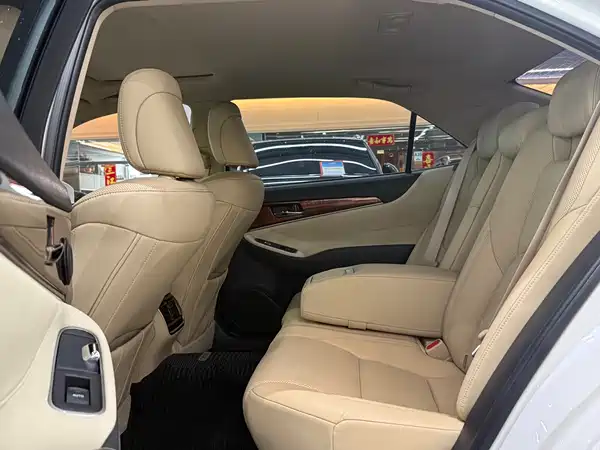 Toyota Crown 2016